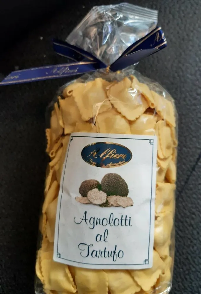 Agnolotti con formaggio e tartufo