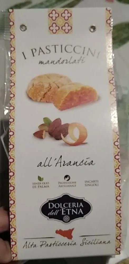 I pasticcini mandorlati all'arancia