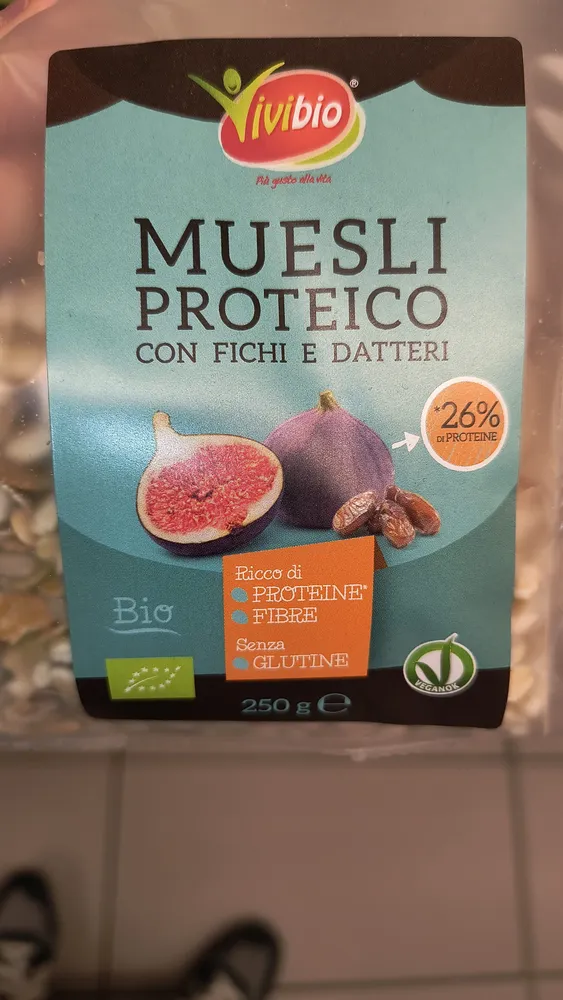 Muesli proteico con fichi e datteri