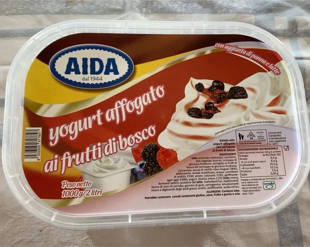 Yogurt affogato ai frutti di bosco