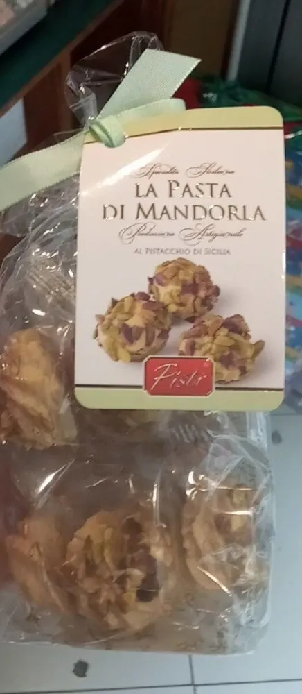 Pasta di mandorle con pistacchio