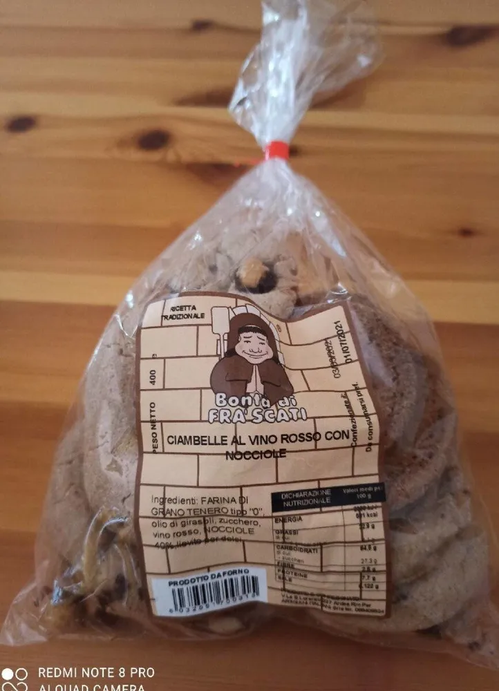 Ciambelle al vino rosso con nocciole