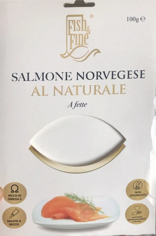 Salmone norvegese al naturale