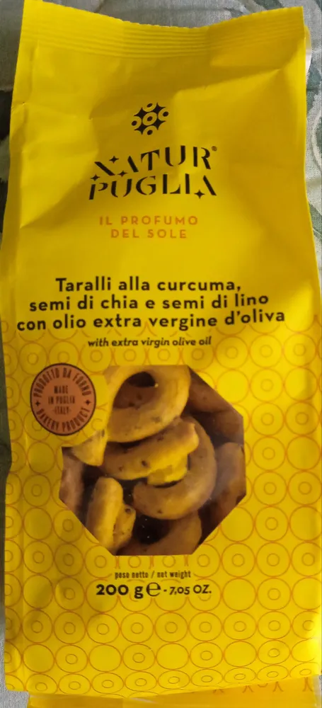 Taralli alla curcuma, semi di chia e semi di lino con olio extra vergine di oliva