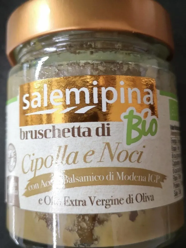 Bruschetta di cipolla e noci