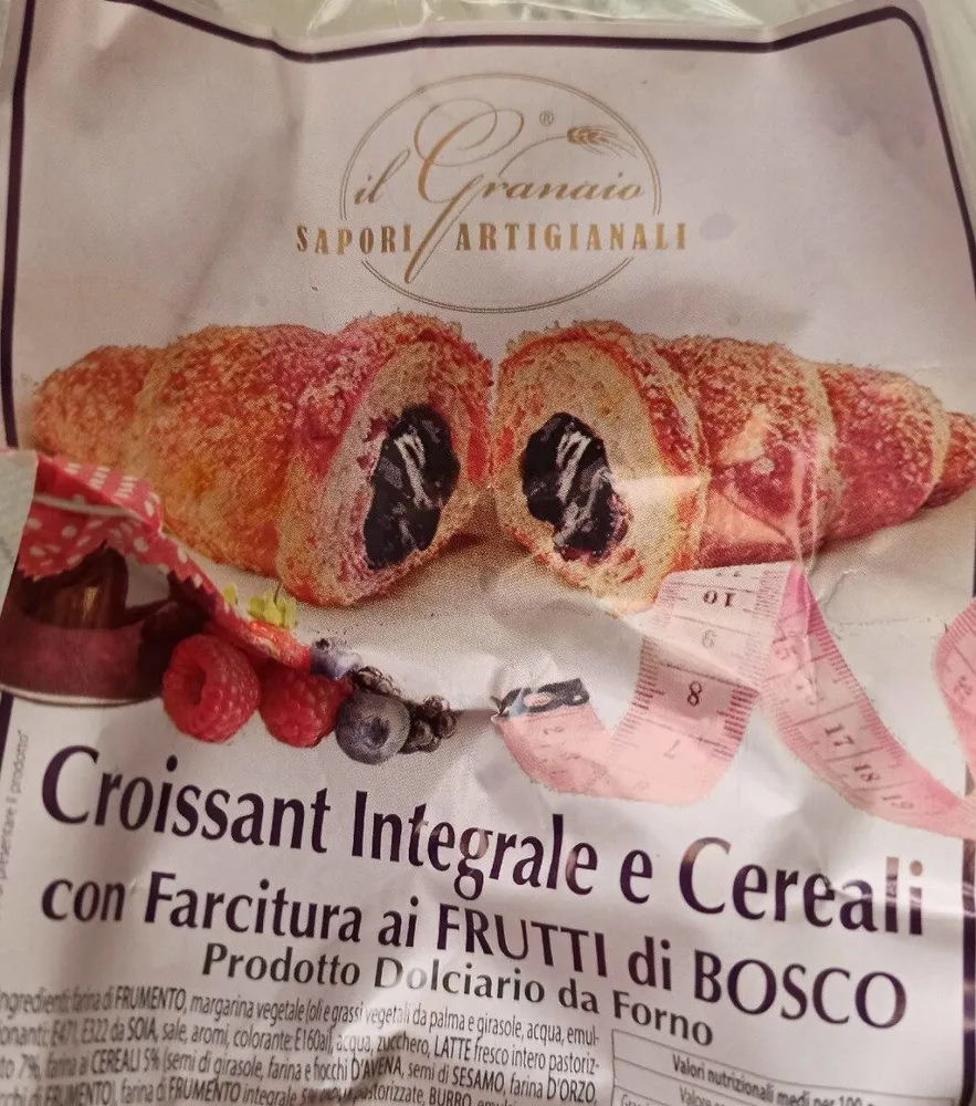 Croissant integrale e cereali con farcitura ai frutti di bosco