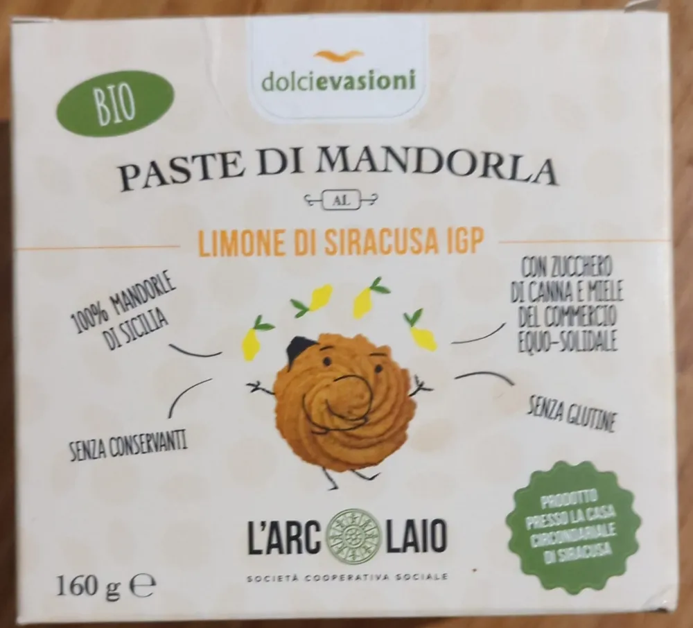 Pasta di mandorla al limone