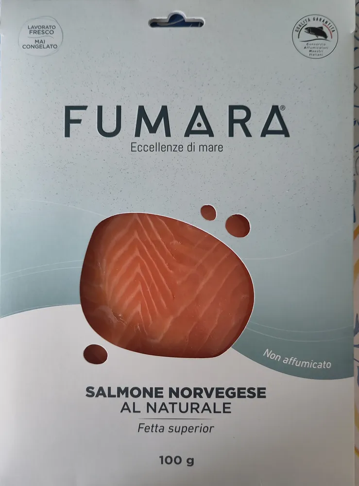 Salmone norvegese al naturale