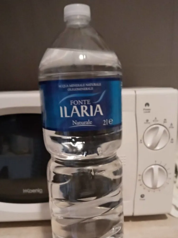 Acqua naturale