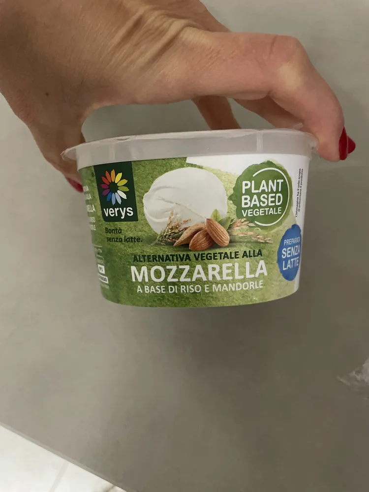 Mozzarella a base di riso e mandorle