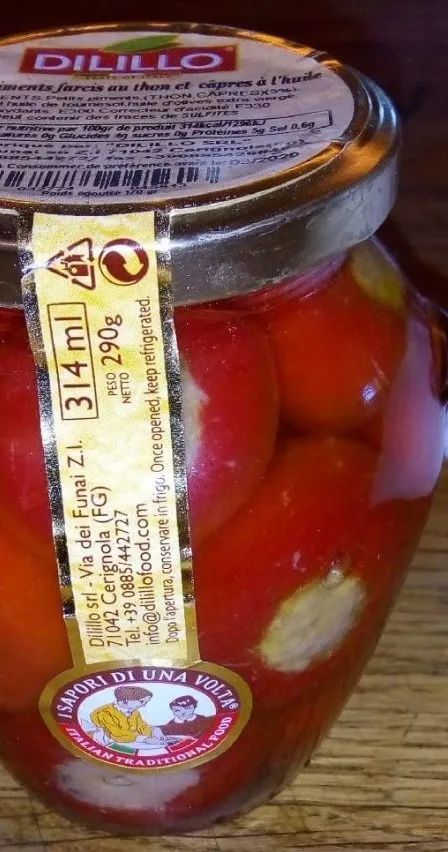 Petits piments farcis au thon et câpres à l'huile