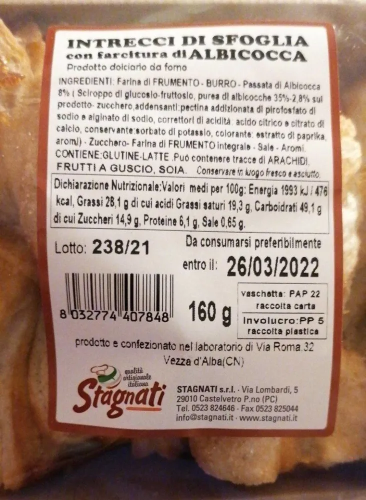 Intrecci di sfoglia con farcitura di albicocca