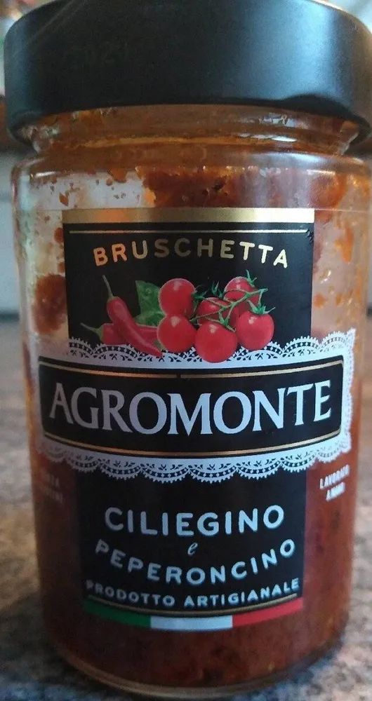 bruschetta ciliegino peperoncino