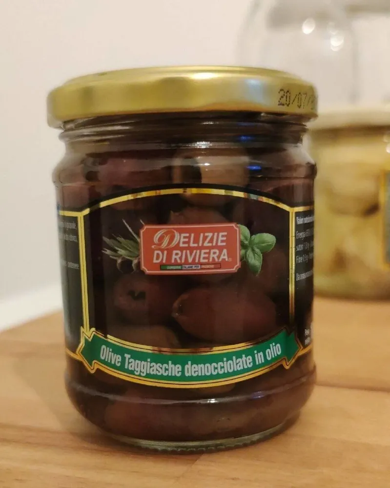 Olive taggiasche denocciolate in olio