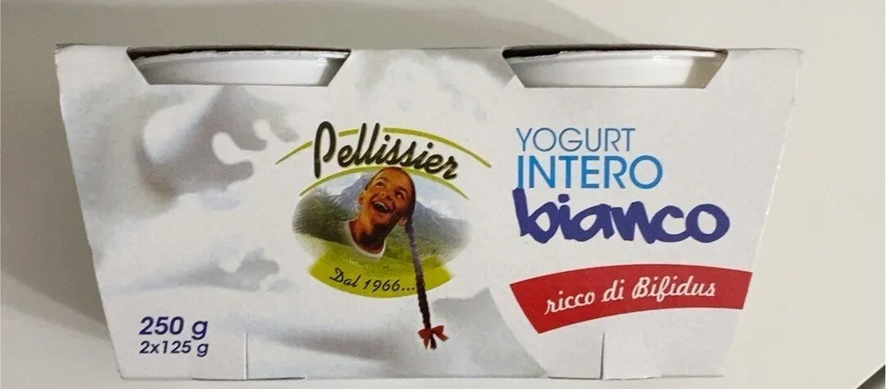 Yogurt intero bianco