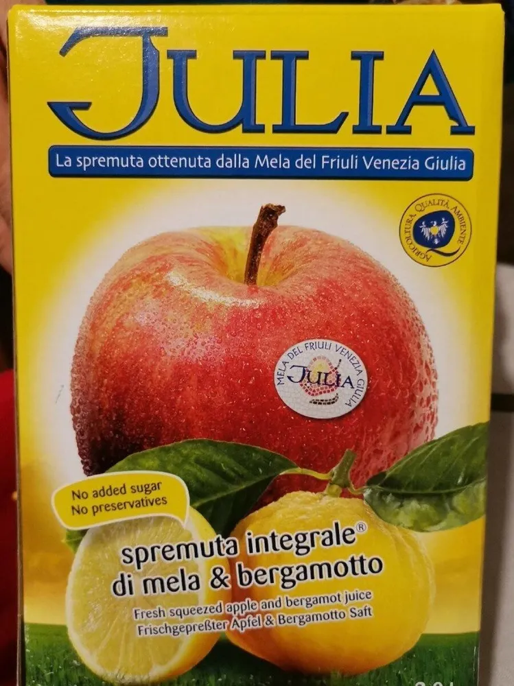Spremuta integrale di mela e bergamotto