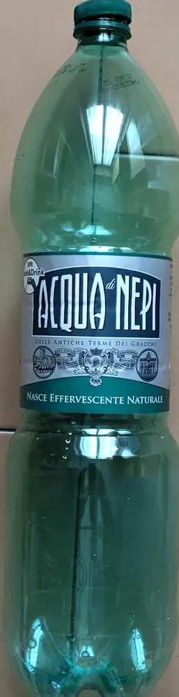 Acqua minerale naturalmente frizzante
