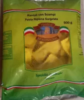 Ravioli con scampi. Pasta ripiena surgelata