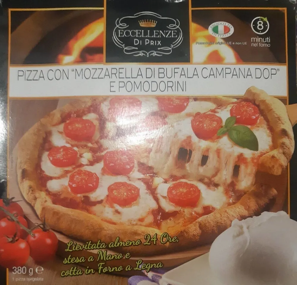 Pizza con mozzarella di bufala campana Dop e pomodorini