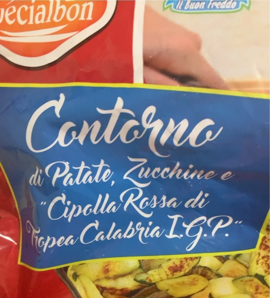 Contorno di patate, zucchine e cipolla rossa di Tropea