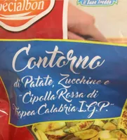 Contorno di patate, zucchine e cipolla rossa di Tropea