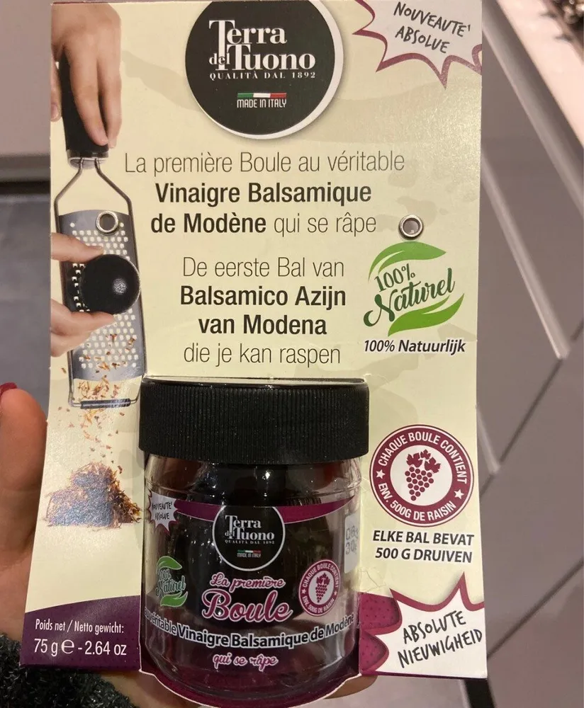 Vinaigre balsamique de modène qui se râpe