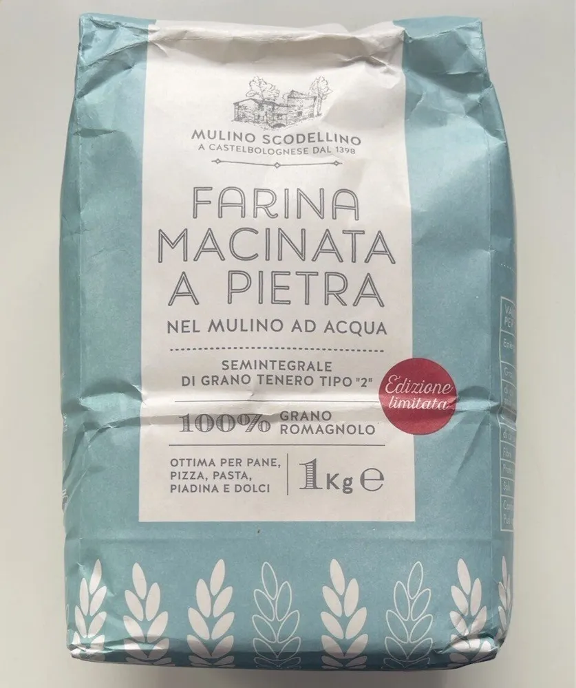Farina macinata a pietra semintegrale di tipo 2