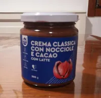 Crema classica con nocciole e cacao con latte