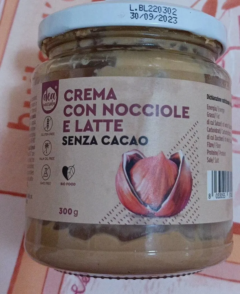 Crema con nocciole e latte senza cacao