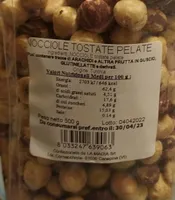 Nocciole tostate pelate.
