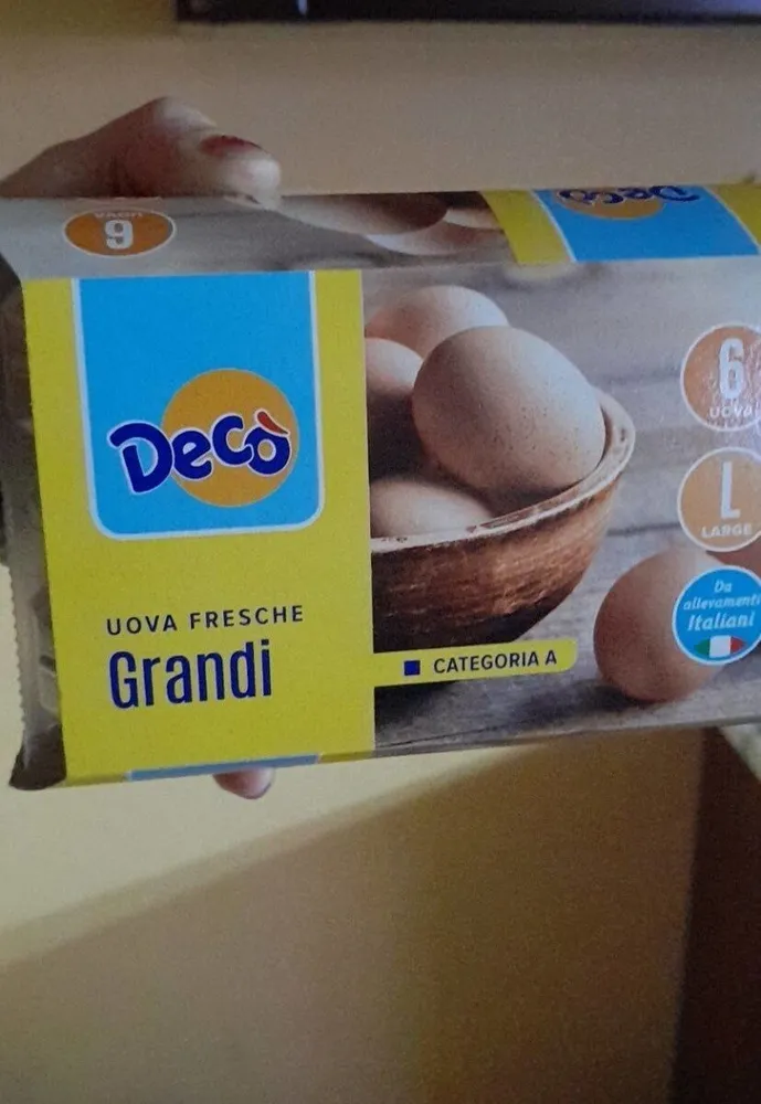 Uova fresche grandi