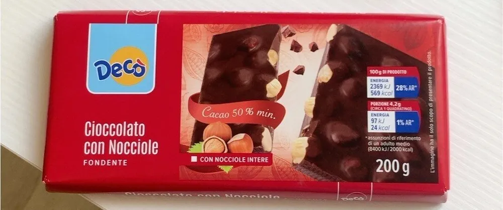 Cioccolato con nocciole fondente 50%