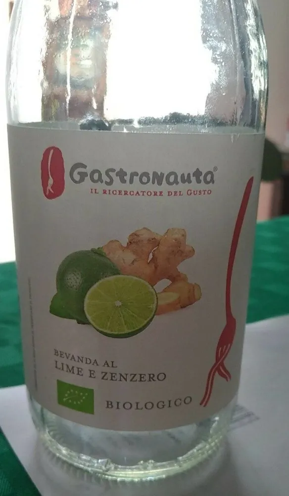 Bevanda al lime e zenzero