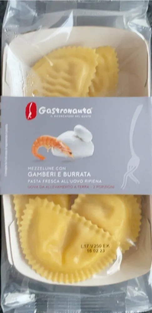 Mezzelune con gamberi e burrata