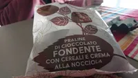 praline di cioccolato fondente con cereali e crema alla nocciola