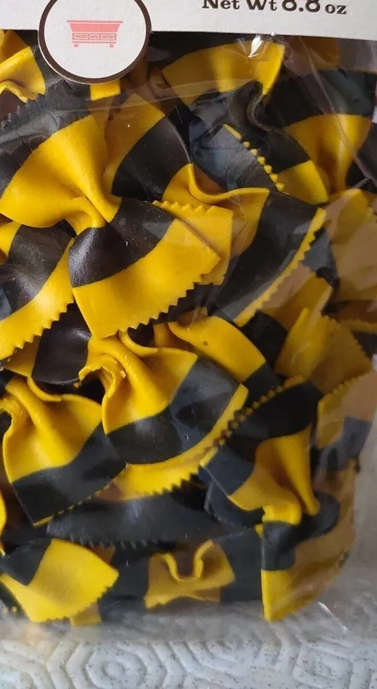 Farfalle curcuma  e nero di seppia