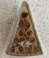 Filetto di acciughe arrotolati con capperi