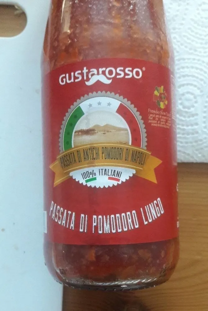 Passata di pomodoro lungo