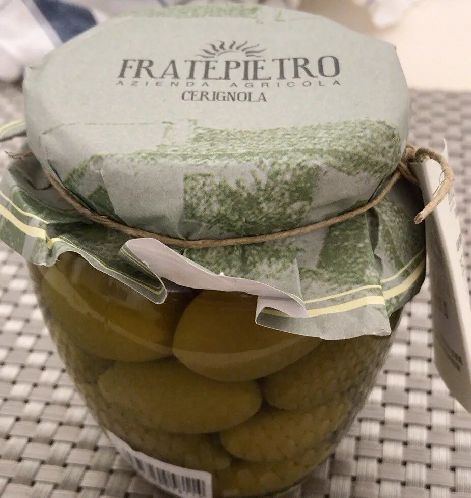 Olive verdi un salamoia