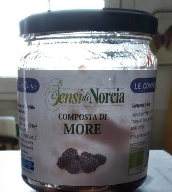 Composta di more