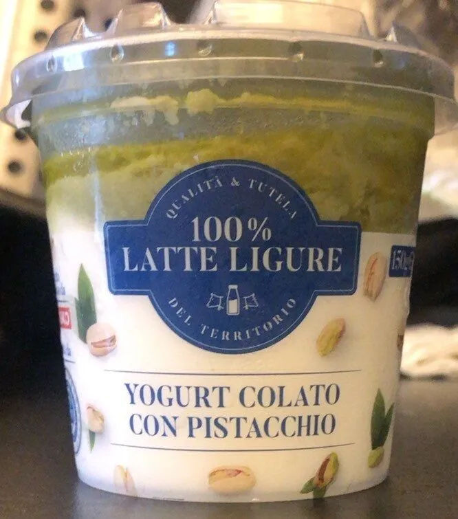 Yogurt colato con pistacchio