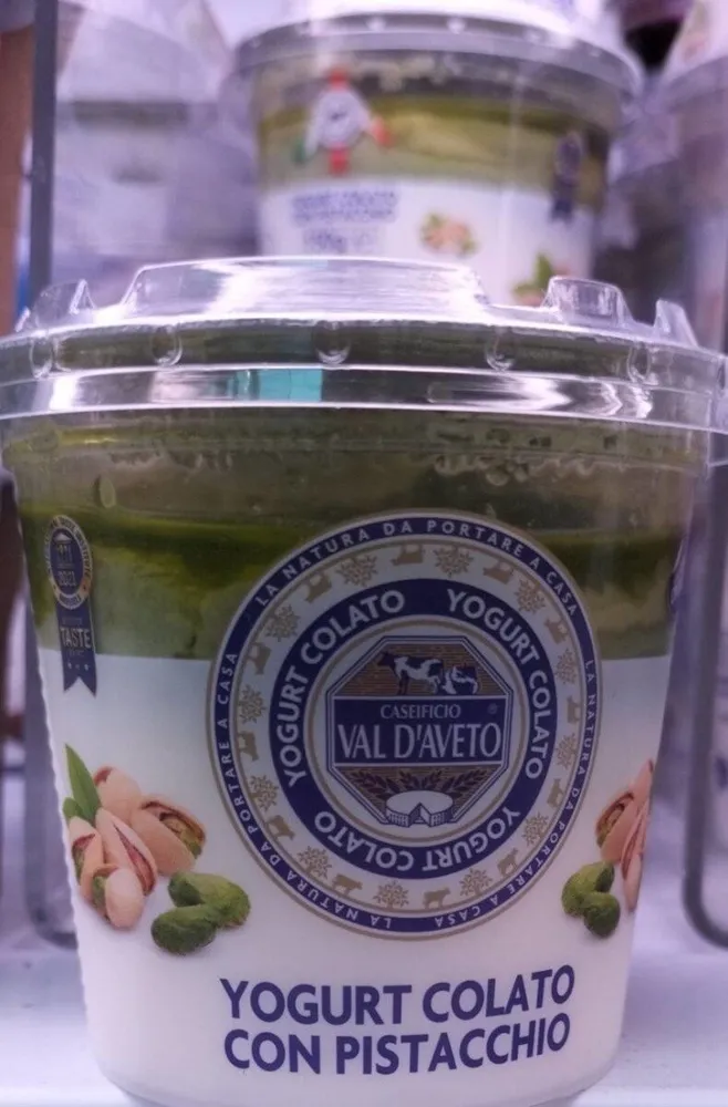 Yogurt colato con piistacchio