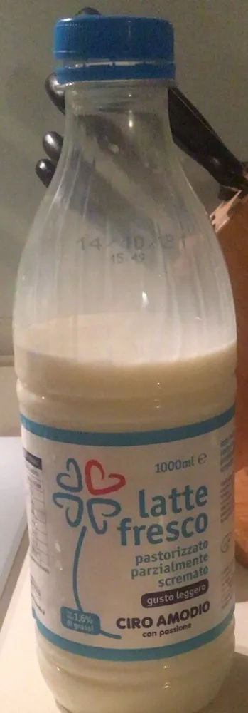 Latte fresco pastorizzato parzialmente scremato