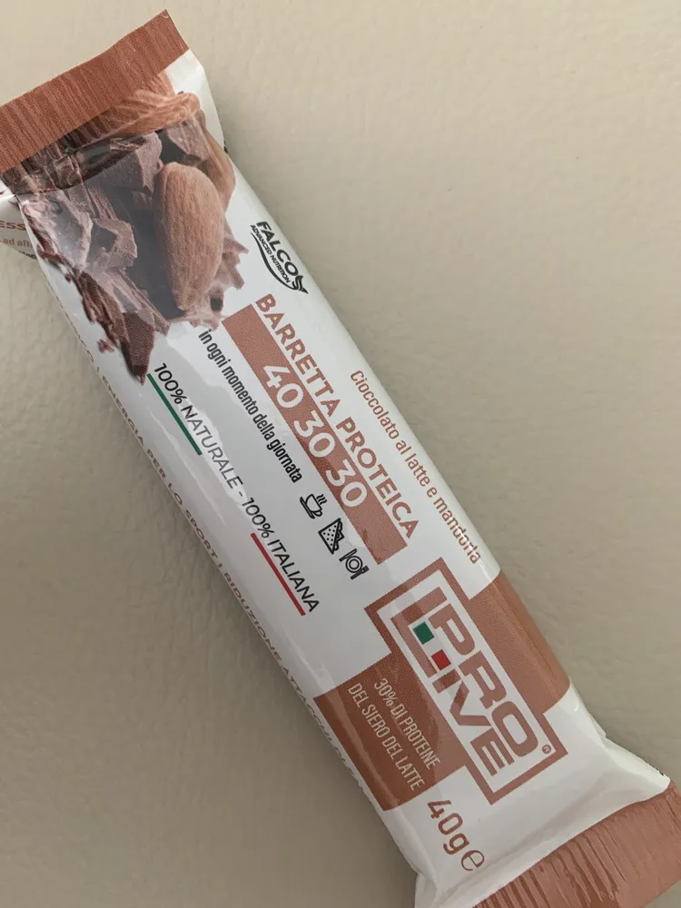 Barretta proteica cioccolato al latte e mandorla Pro Live