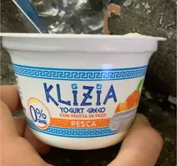 Yogourt greco con frutta in pezzi