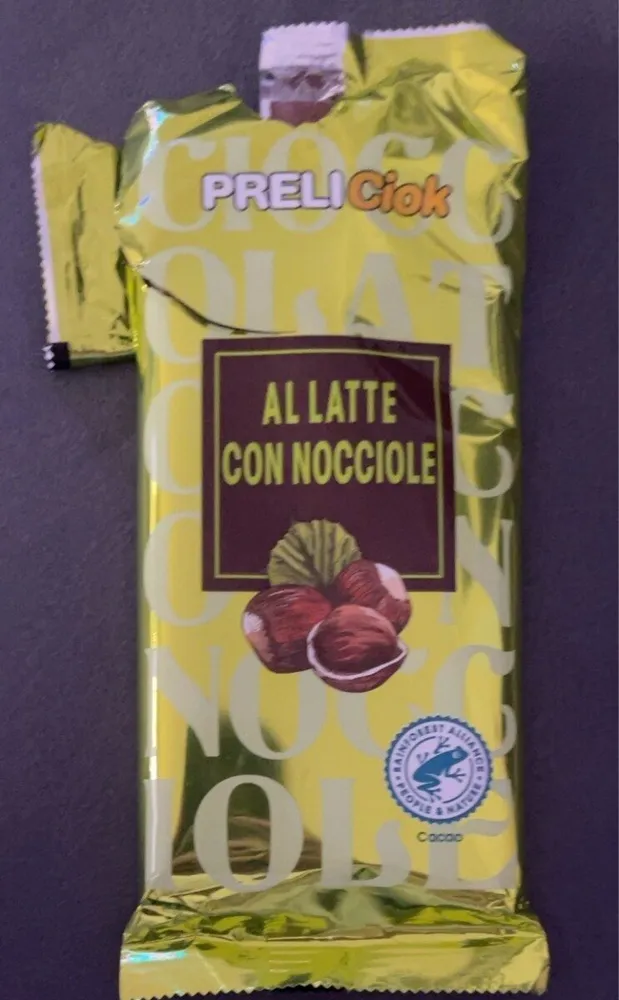Cioccolato al latte con nocciole