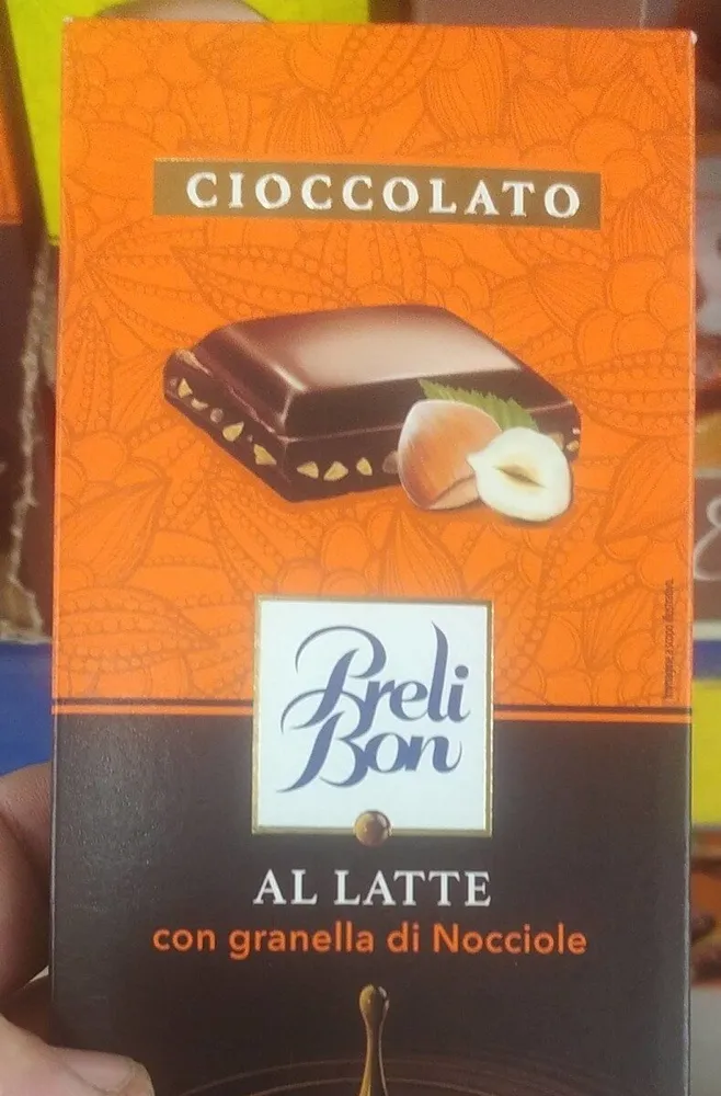 Cioccolato al latte con granella di nocciole