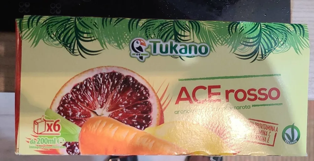 Ace rosso  arancia rossa  limone e carota