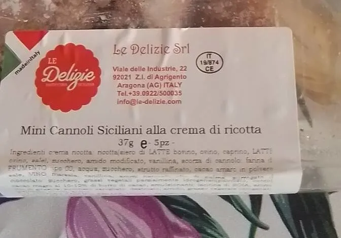 Mini cannoli siciliani alla crema di ricotta