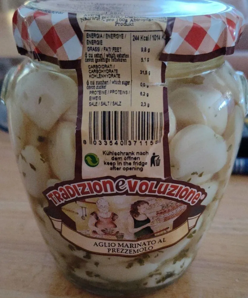 Aglio marinato al prezzemolo